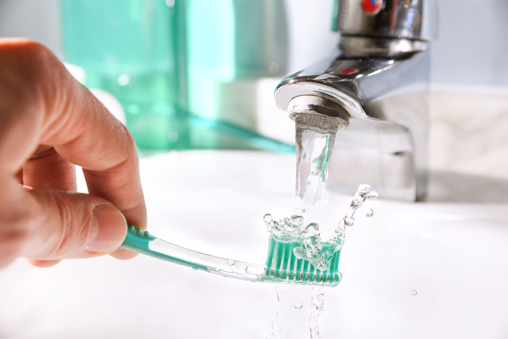 como higienizar e limpar escova de dentes