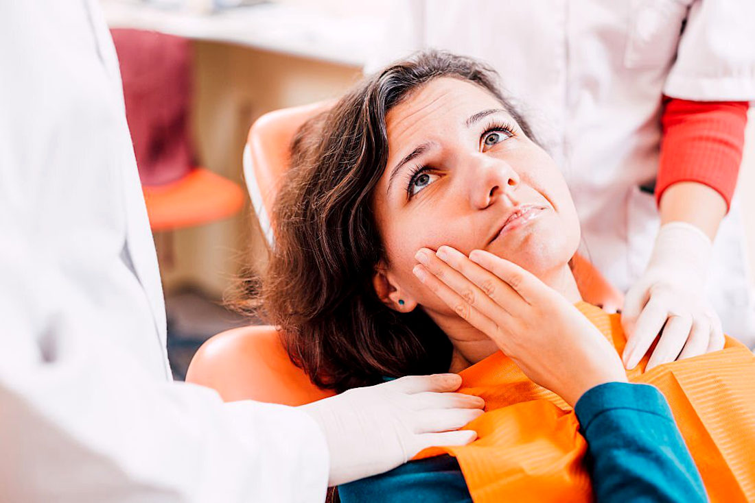 Sintomas e tratamento de abscesso dentário
